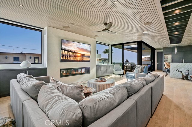 Building Photo - 405 26th St