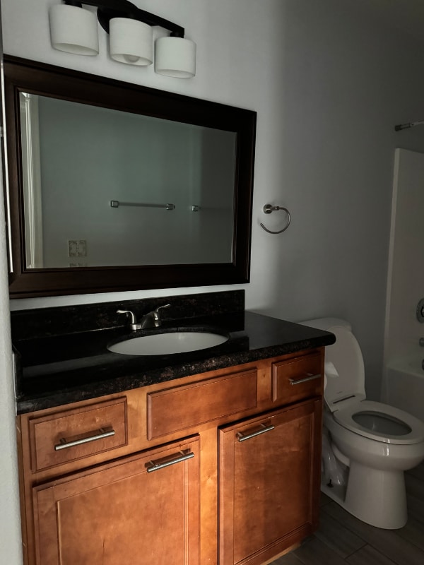 Building Photo - 1295 N Ash St