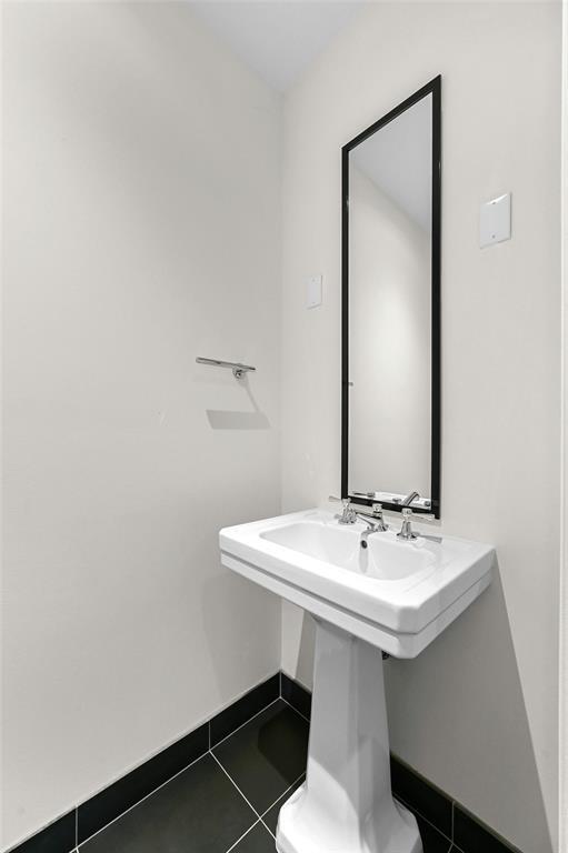 Building Photo - 200 N Congress Ave