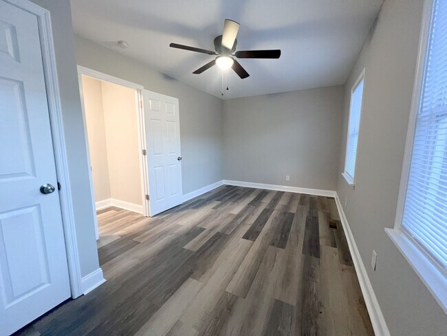 Building Photo - Move-In Specials Available! Completely Rem...