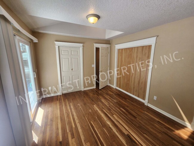 Building Photo - Large 3 Bed+ Bonus Room SW Pdx Home, Natur...