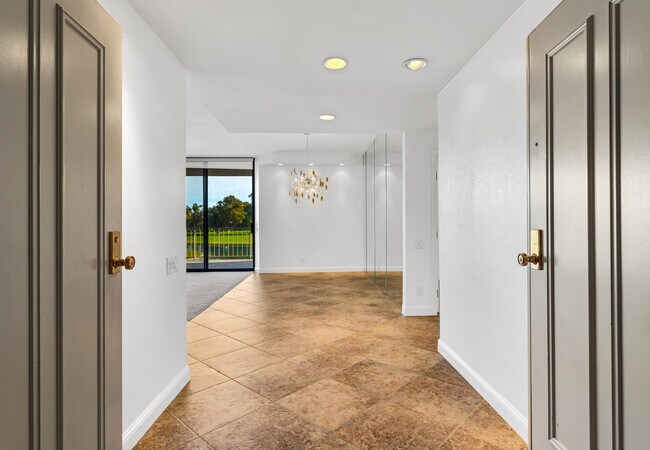 Building Photo - 910 Island Dr