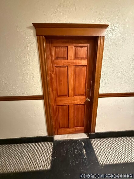 Building Photo - 349 Pleasant St