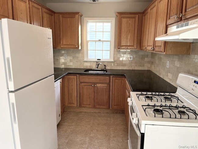 Building Photo - 56 Linwood Rd N