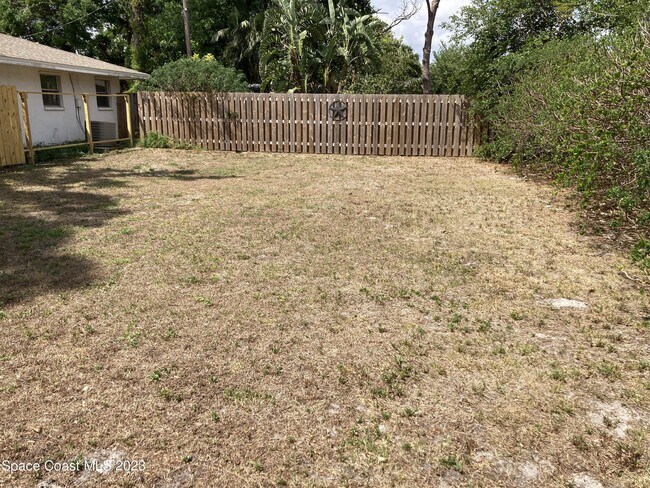 Building Photo - 933 S Tropical Trail