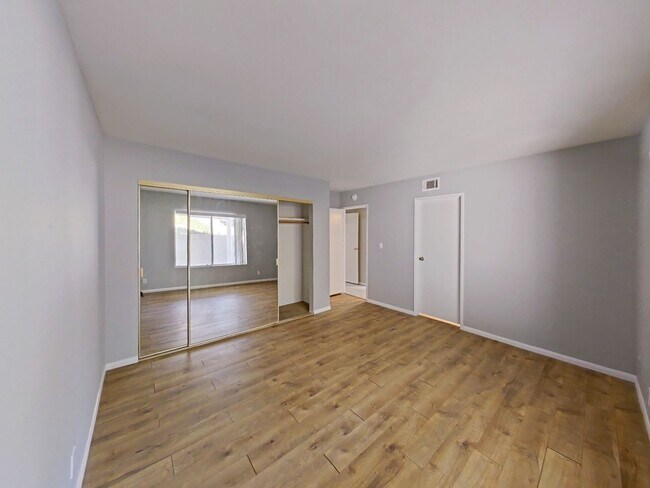 Building Photo - 617 E Avenida San Juan