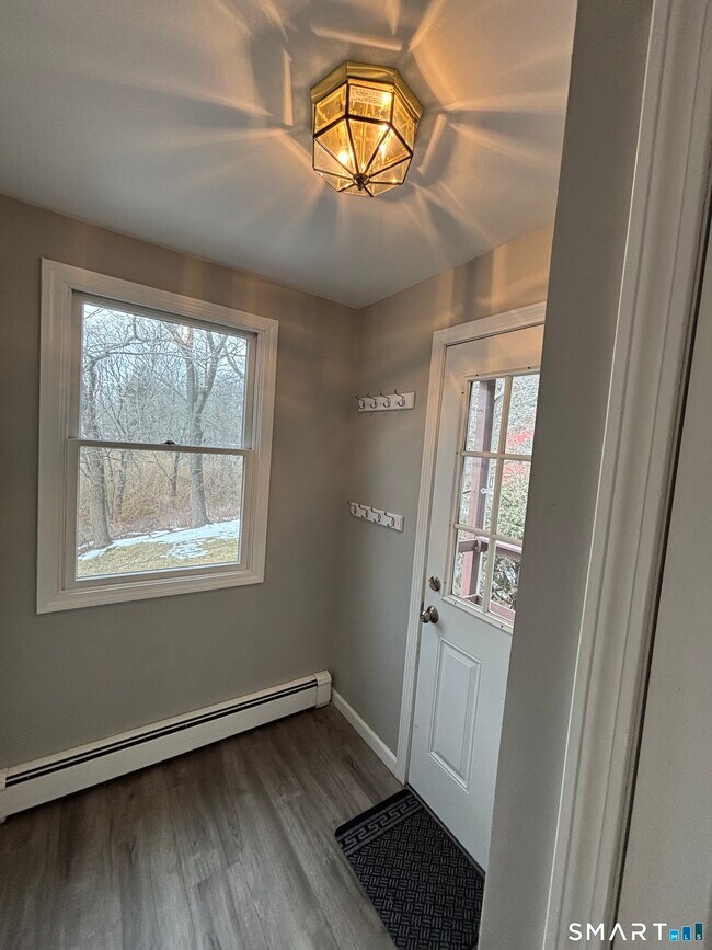 Building Photo - 72 Ingham Hill Rd