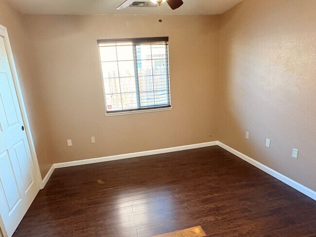 Building Photo - 2 WEEKS FREE RENT December Special - Roomy 4-bedroom house in Waterford