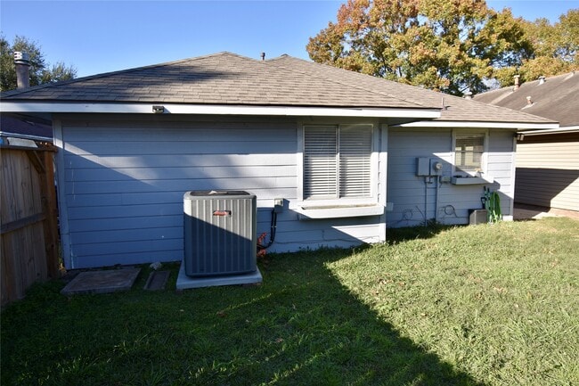 Building Photo - 9231 Goodmeadow Dr