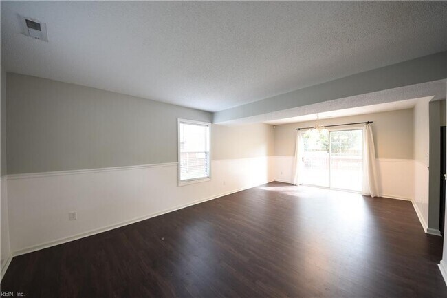 Building Photo - 1549 River Creek Crescent