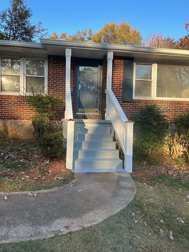 Building Photo - Brick Ranch Home Located on large Corner L...