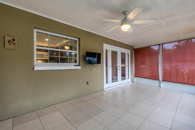 Building Photo - 1100 Pinellas Point Dr S