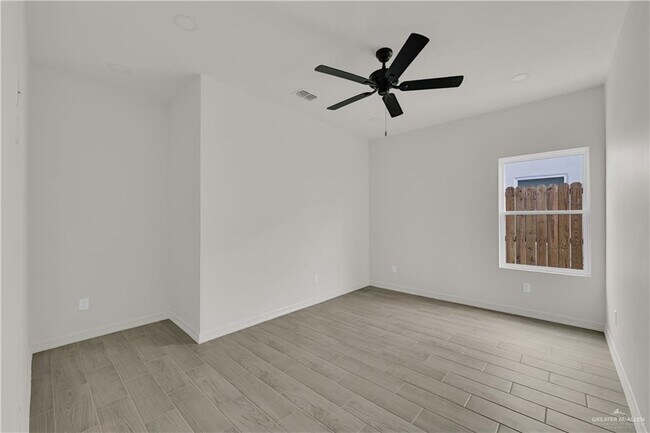 Building Photo - 23 Robin Rd