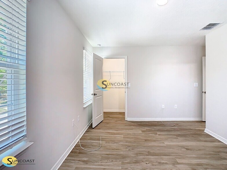 Building Photo - 3821 SW 43rd Ct