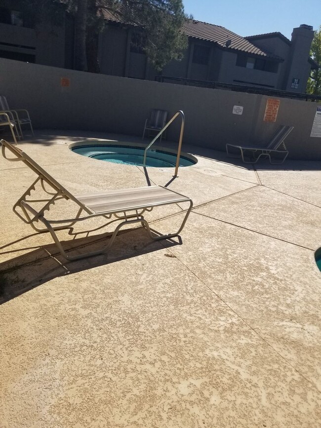 Building Photo - COMING SOON 2 BEDROOM 2 BATH CONDO WOODGLE...