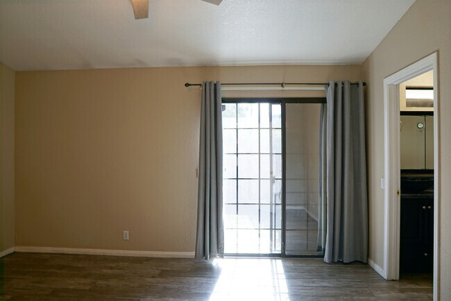 Building Photo - 51660 Avenida Villa