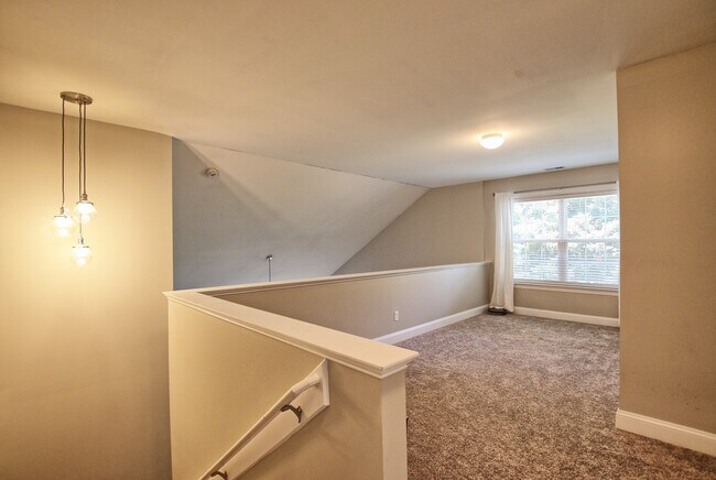 Building Photo - 15 Manderley Way
