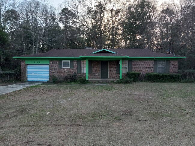 Building Photo - 806 Deer Rd