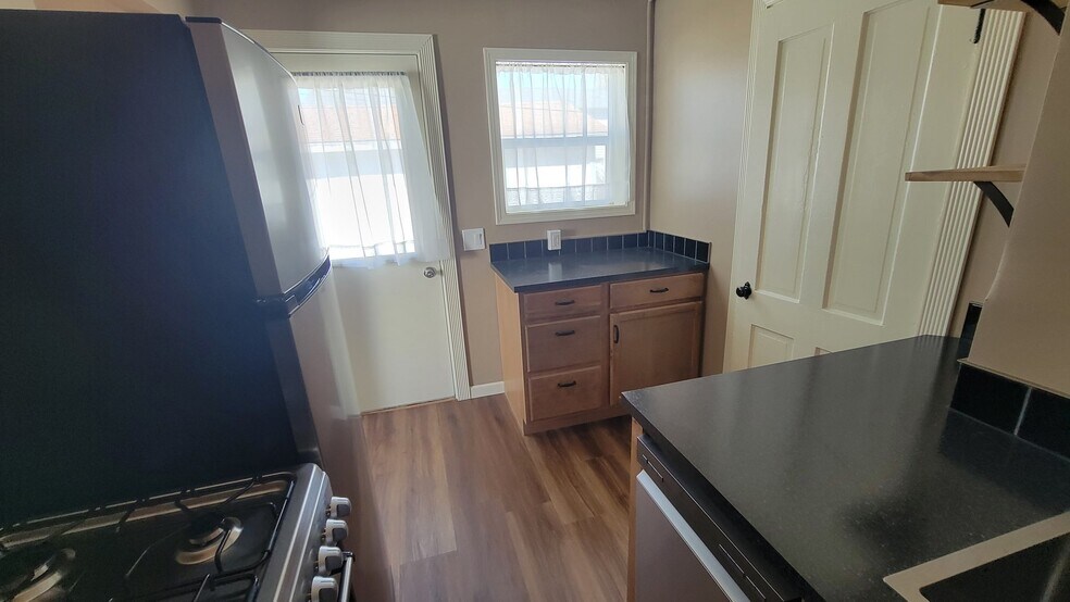 Building Photo - 220 E D St