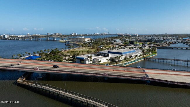 Building Photo - 633 S Palmetto Ave