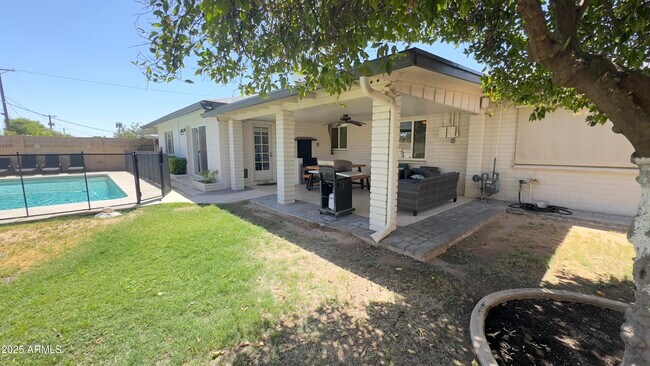 Building Photo - 6708 E Monte Vista Rd