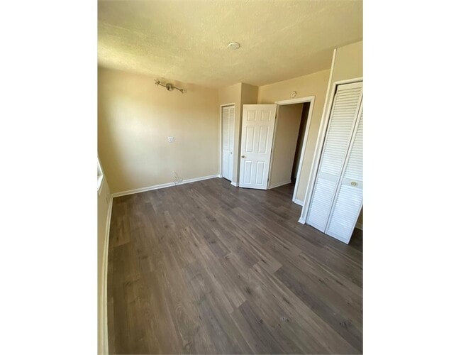 Building Photo - 538 Maude Ave