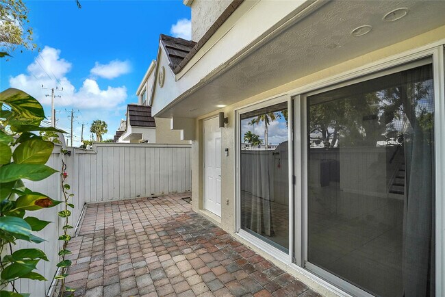 Building Photo - 4550 SW 68th Ct