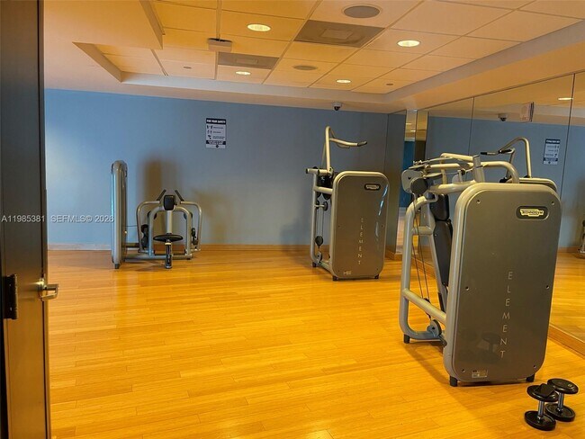 Building Photo - 900 Biscayne Blvd