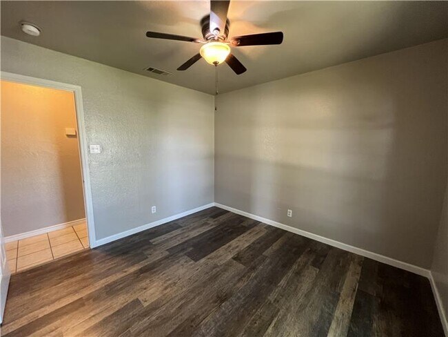 Building Photo - 3607 Crescent Dr