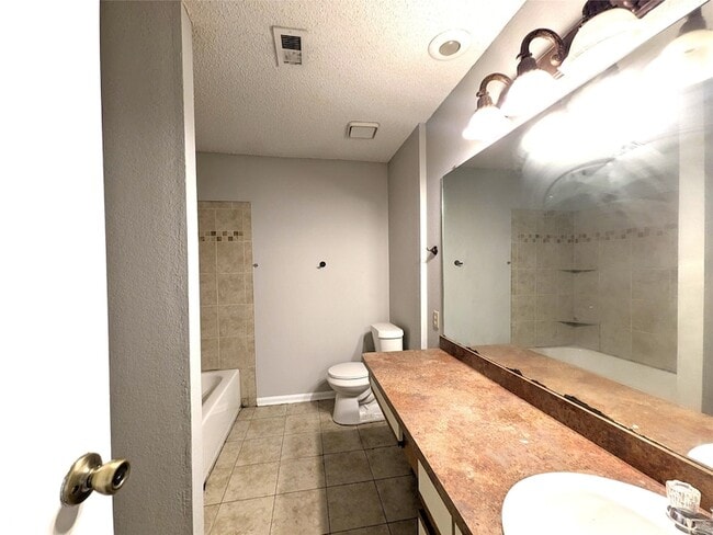 Building Photo - 323 Teakwood Ln