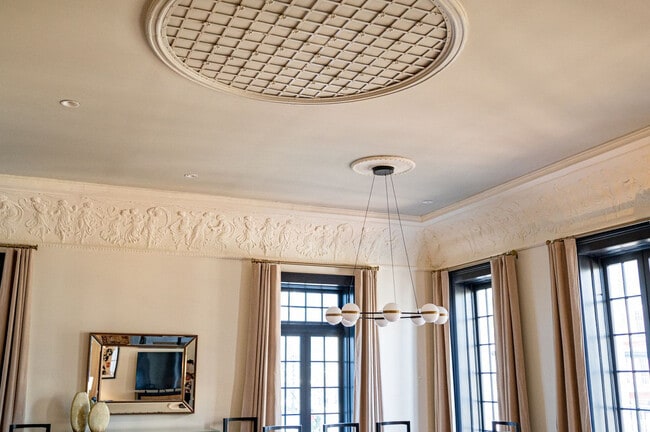 Building Photo - 1011 Canal St