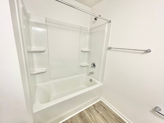 Building Photo - 2 br 2.5 ba townhome, close to I-85, dining and shopping -AVAILABLE January 31st