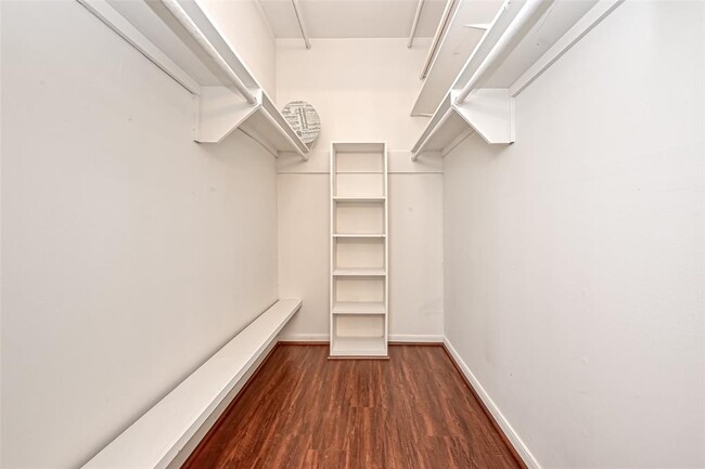 Building Photo - 10725 Boardwalk St