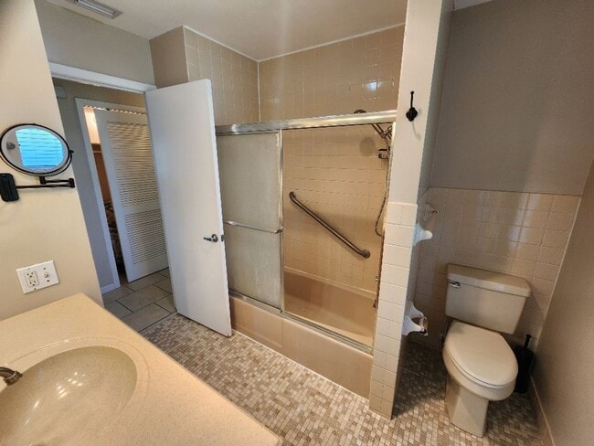 Building Photo - 4513 Saxon Dr