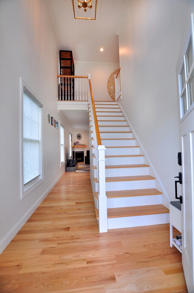 Building Photo - 5 Oakwood Cir
