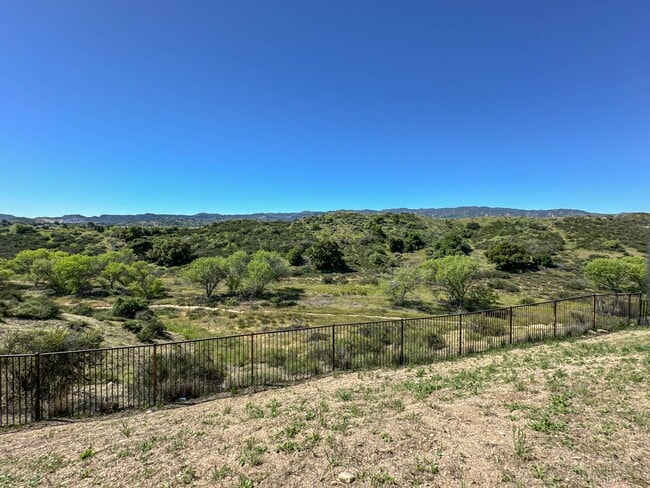 Building Photo - Single Story 3 Bedroom Home for Rent in Newhall!