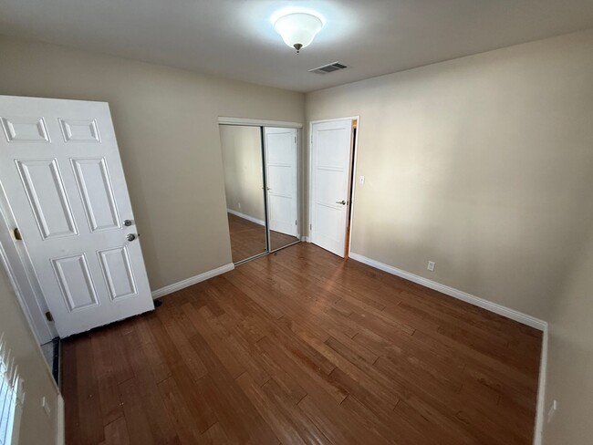 Building Photo - Charming 3-Bedroom Home for Rent in La Cre...