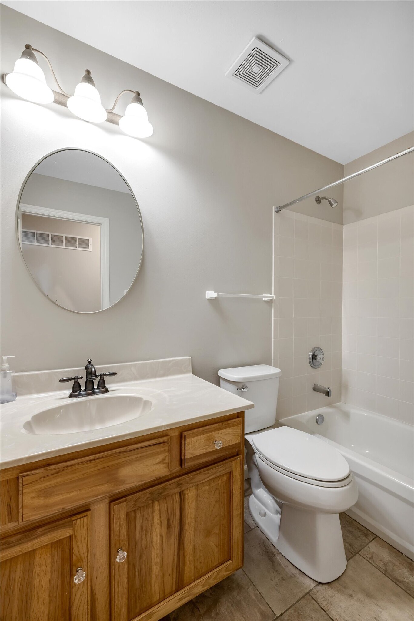 Building Photo - 1583 Briarchase Dr