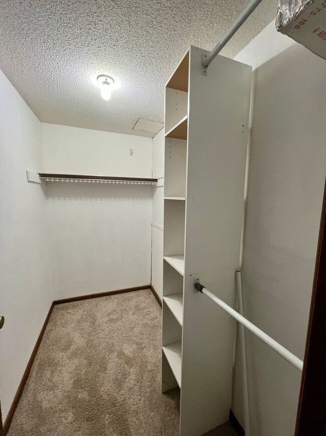 Building Photo - 4 Bed | 2 Bath | House