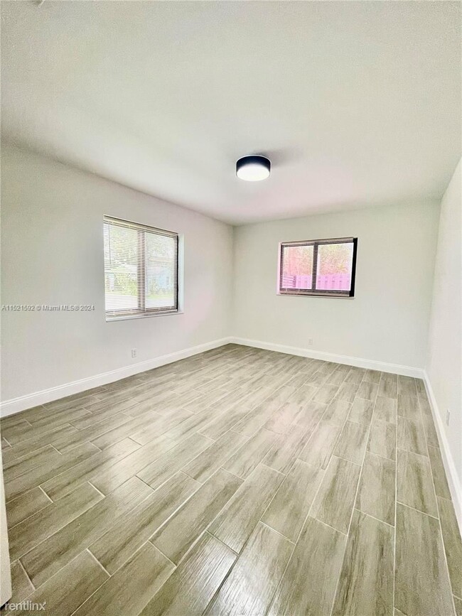 Building Photo - 3 br, 2 bath House - 2300 SW 18th Ter # 1