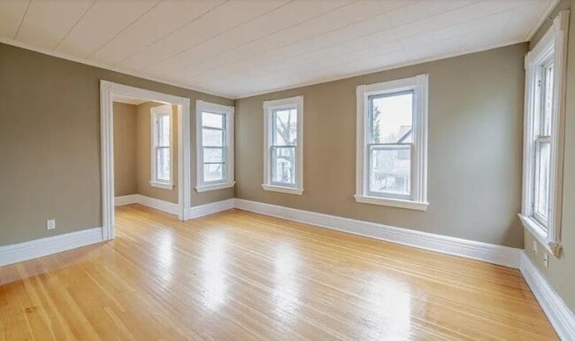 Building Photo - 213-215-215 Oxford St