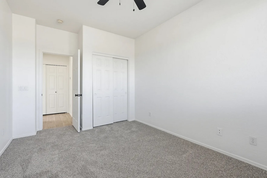 Building Photo - 5185 S Eileen Dr