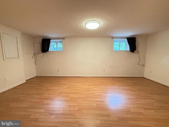 Building Photo - 5835 Mt Vernon Dr