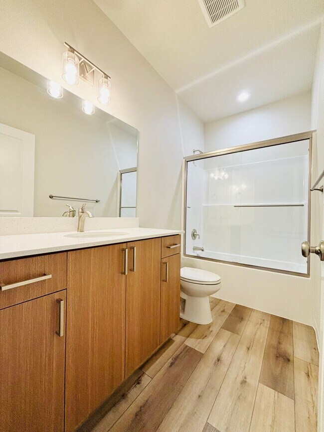 Building Photo - 2418 Leonard Ln