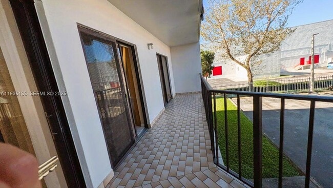 Building Photo - 1820 W 53rd St