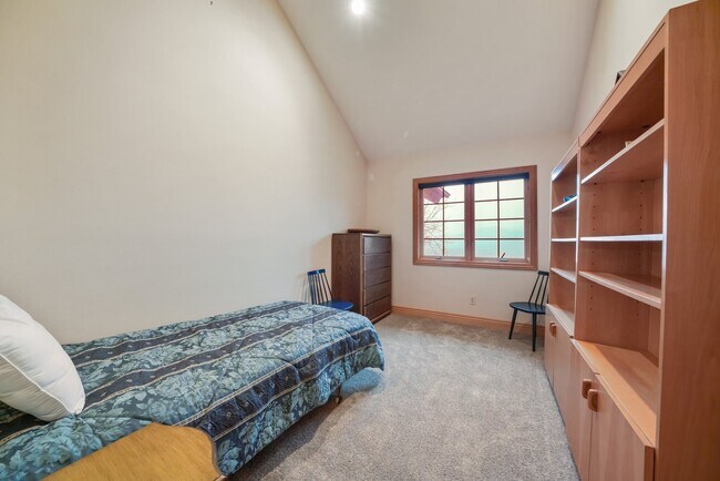 Building Photo - 9154 Daybreaker Dr