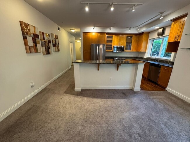 Building Photo - 2bd/1.75ba Issaquah Condo