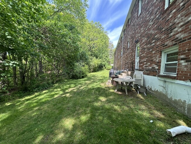 Building Photo - 41 Davis Ave