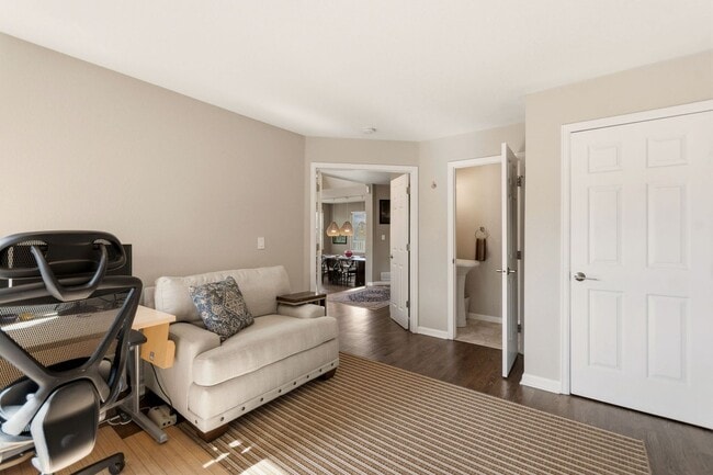 Building Photo - Stunning Fully Furnished Home in Roxborough Park!