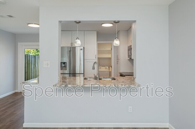Building Photo - 710 Legion Dr